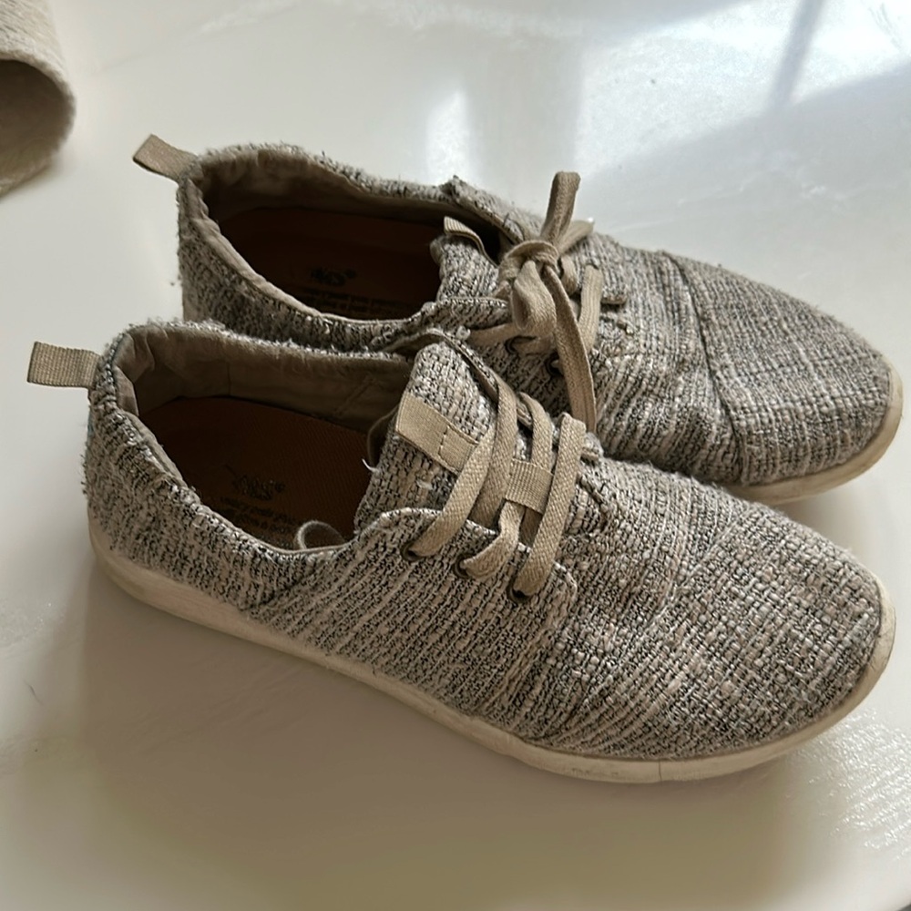 👣👟TOMS Lace-up Sneakers
